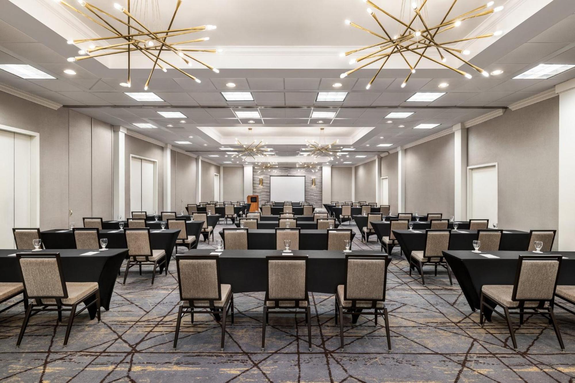 Crowne Plaza By Ihg Hotel Edison