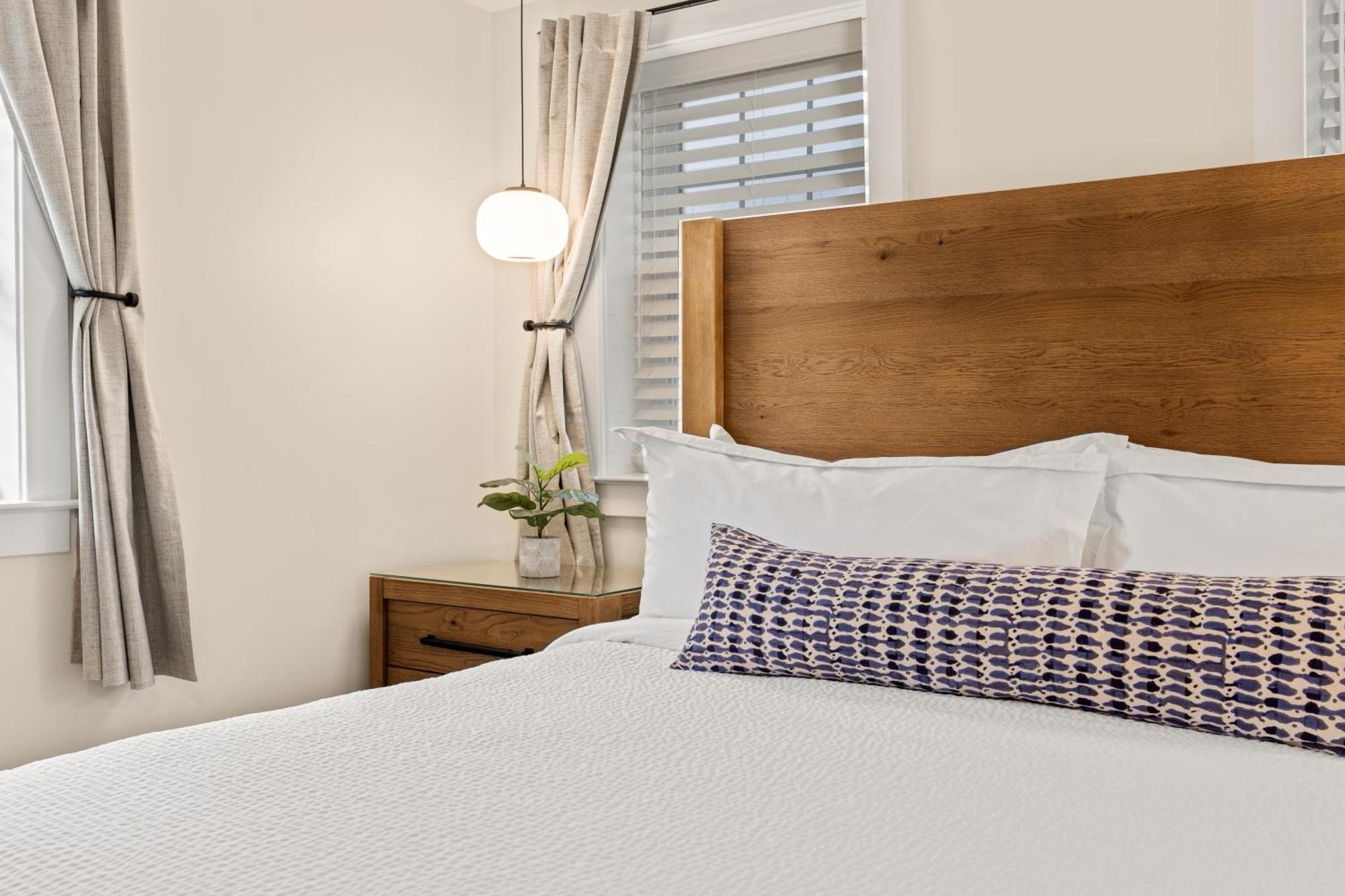 Surrey House 3*