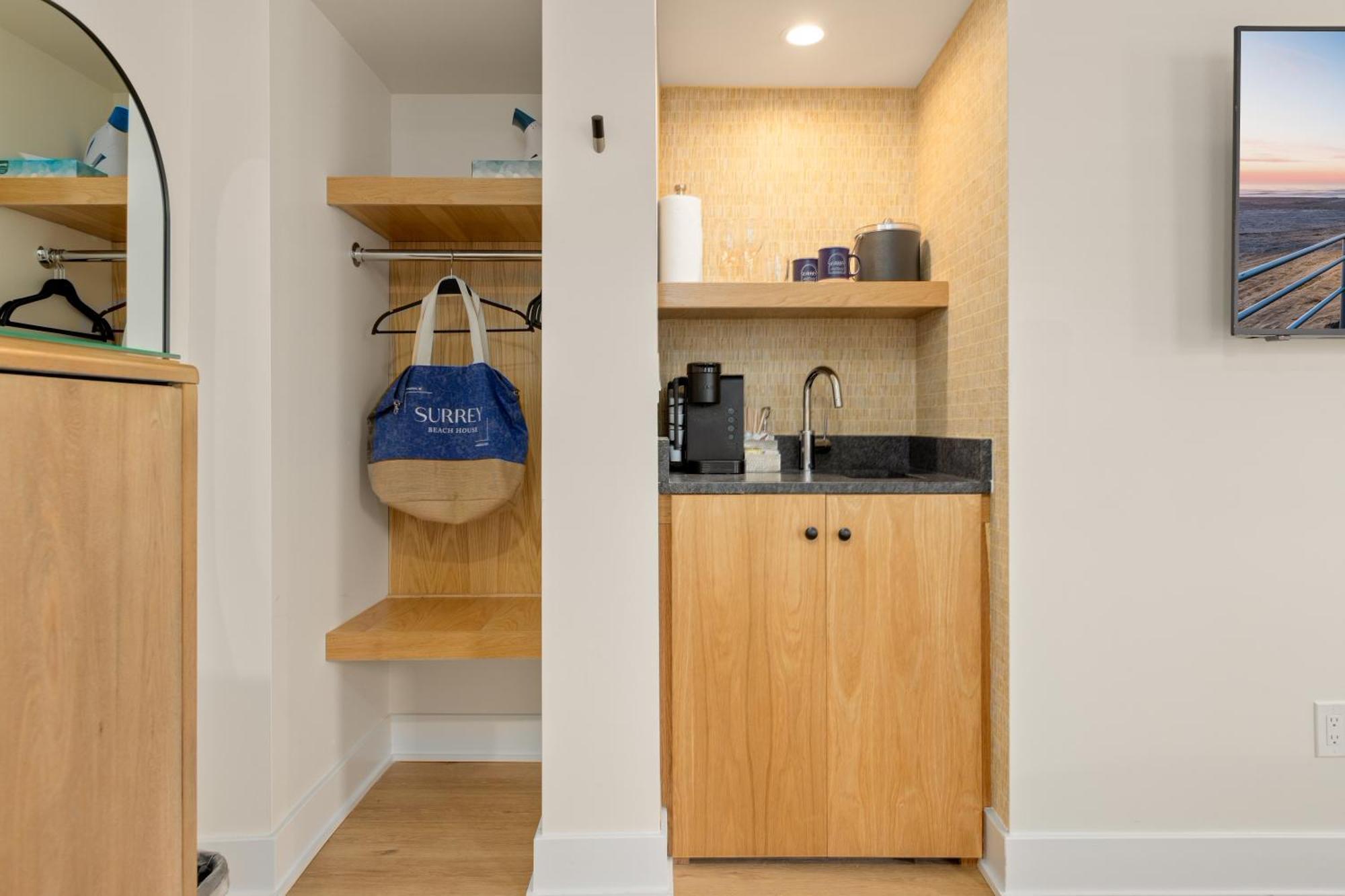 Surrey House 3*