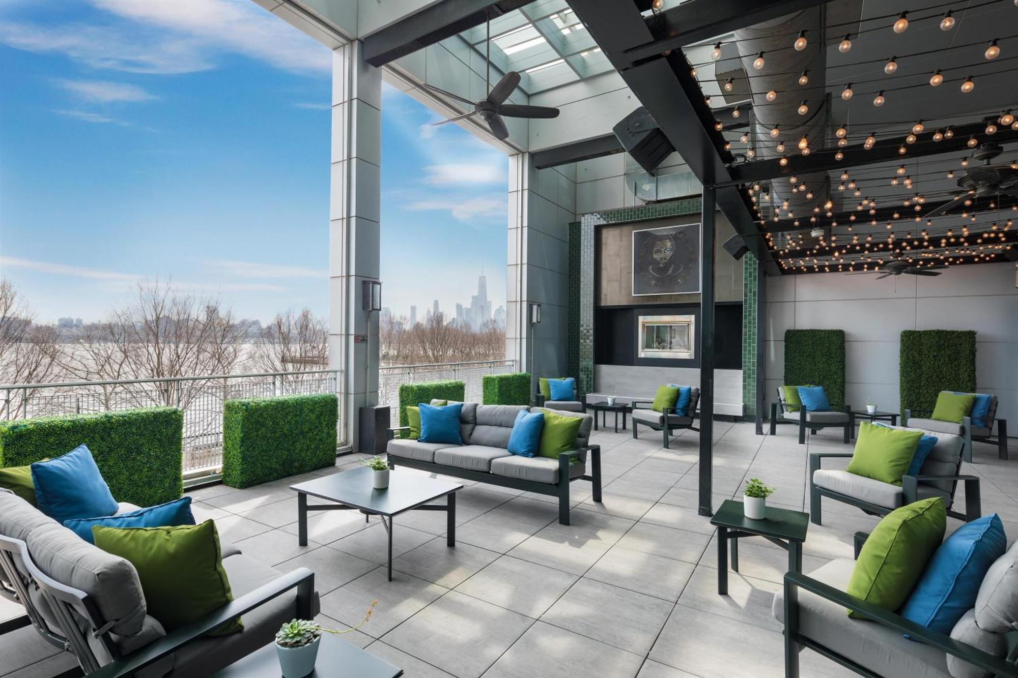 W 4* Hoboken