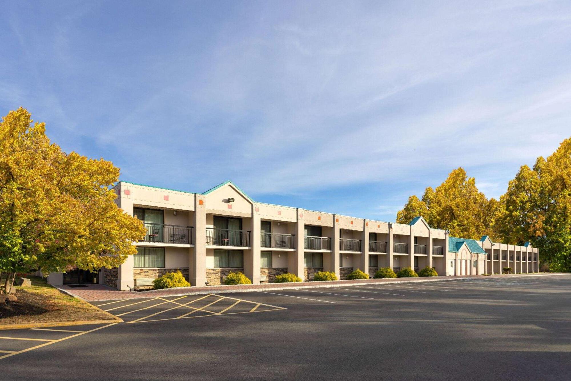 Hotel Ramada By Wyndham 2*