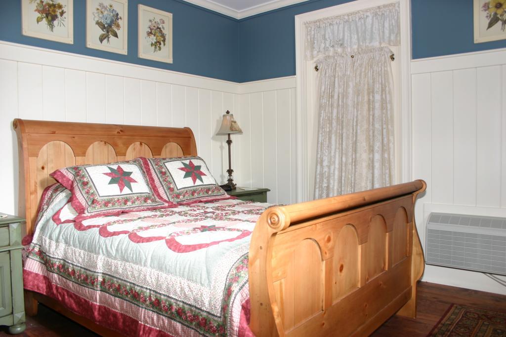 Bed & Breakfast Colonial Smithville