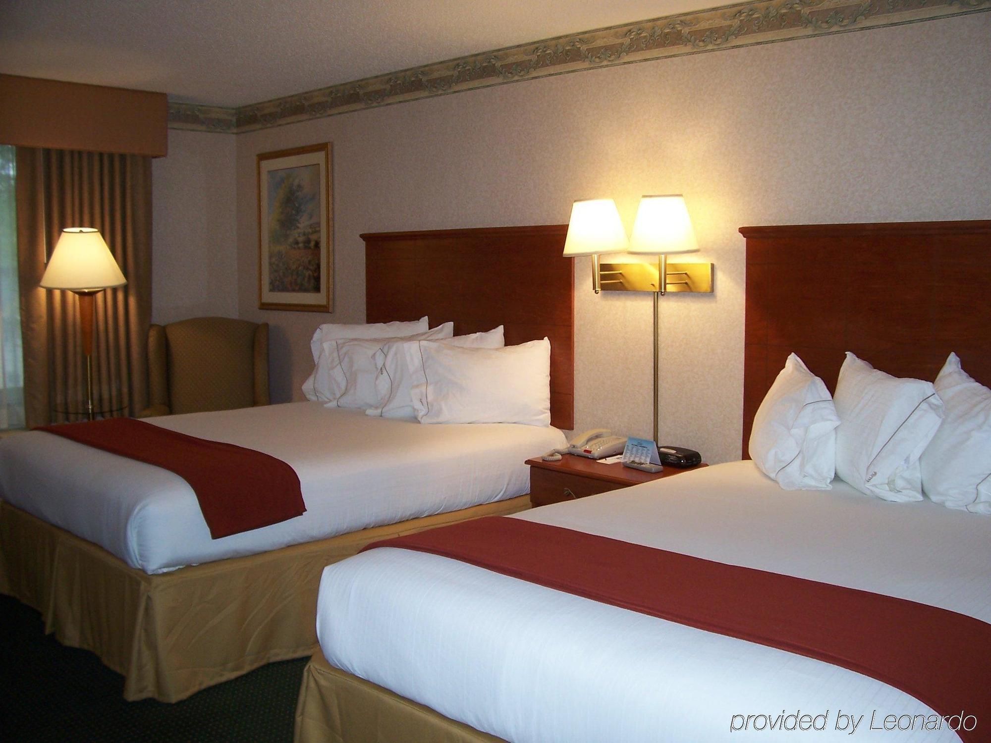 Hotel Express Woodbridge By Ihg 2*