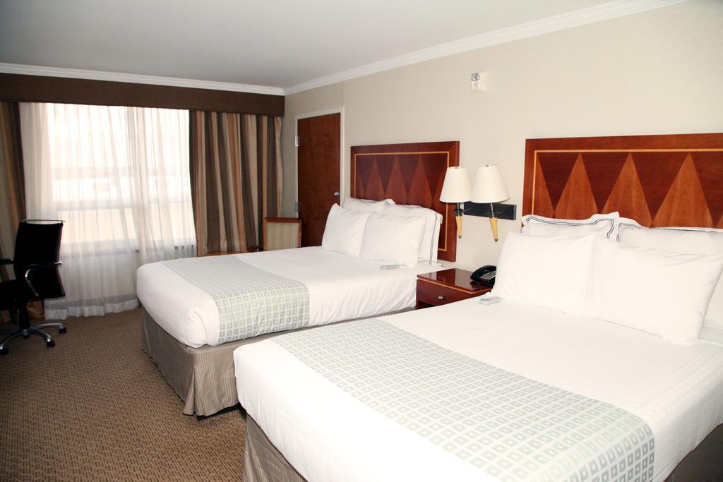 Executive Carteret