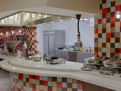 Hotel Embassy By Hilton Newark Airport 4*