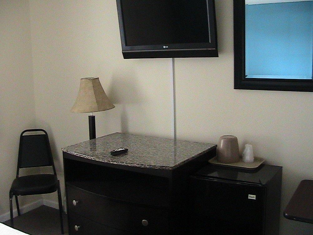 Shore Point Motel 2*