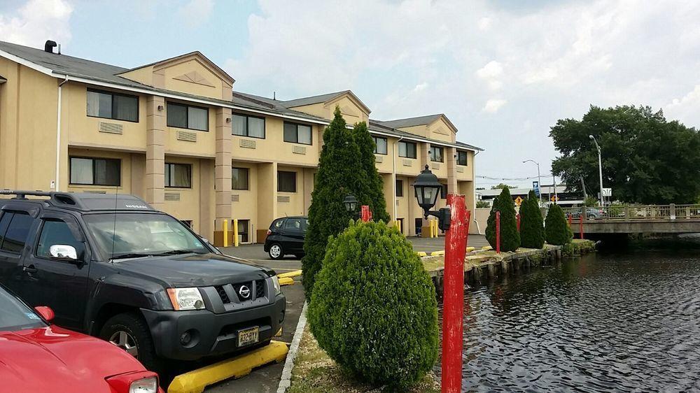 Red Carpet Hotel