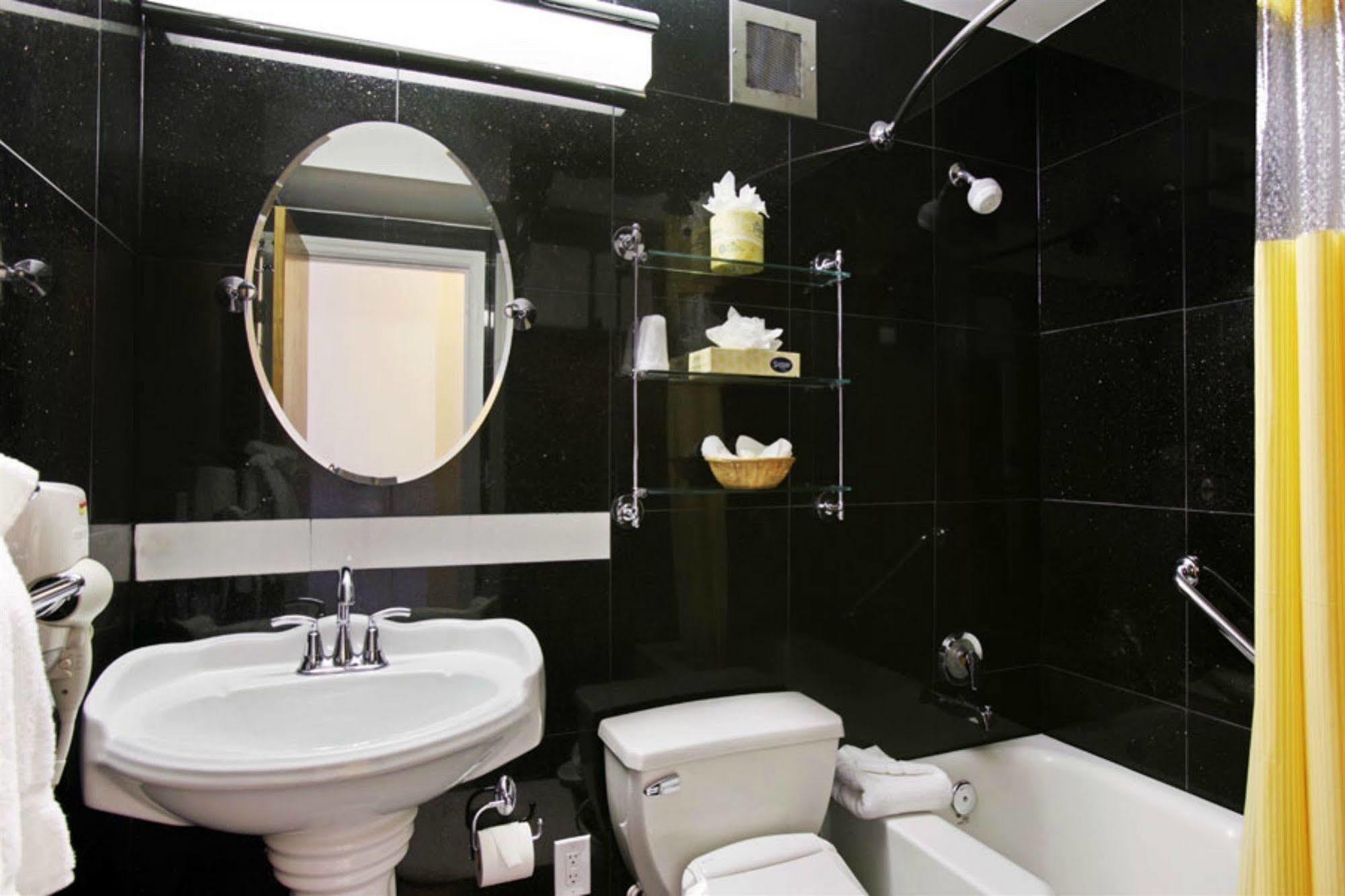 Ramada By Wyndham Hotel North Bergen