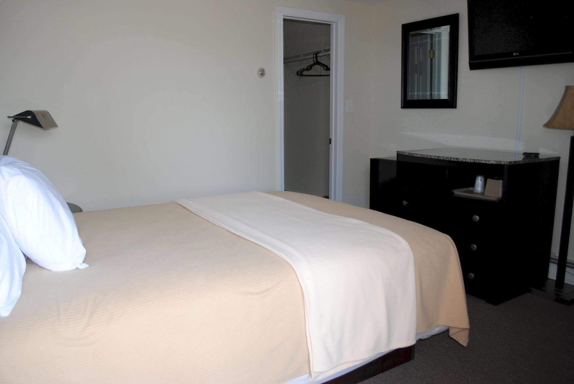 Motel Shore Point 2*