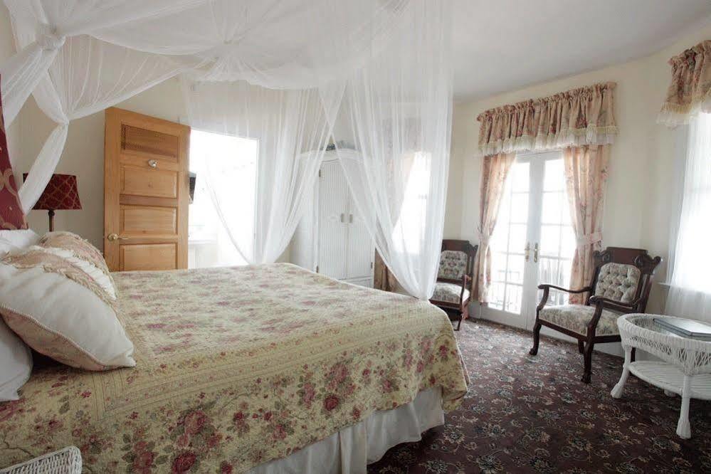Macomber Inn 3*