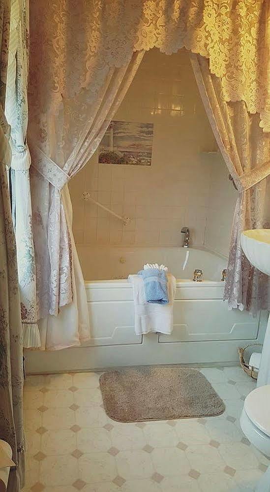 Bed & Breakfast The At The Shore