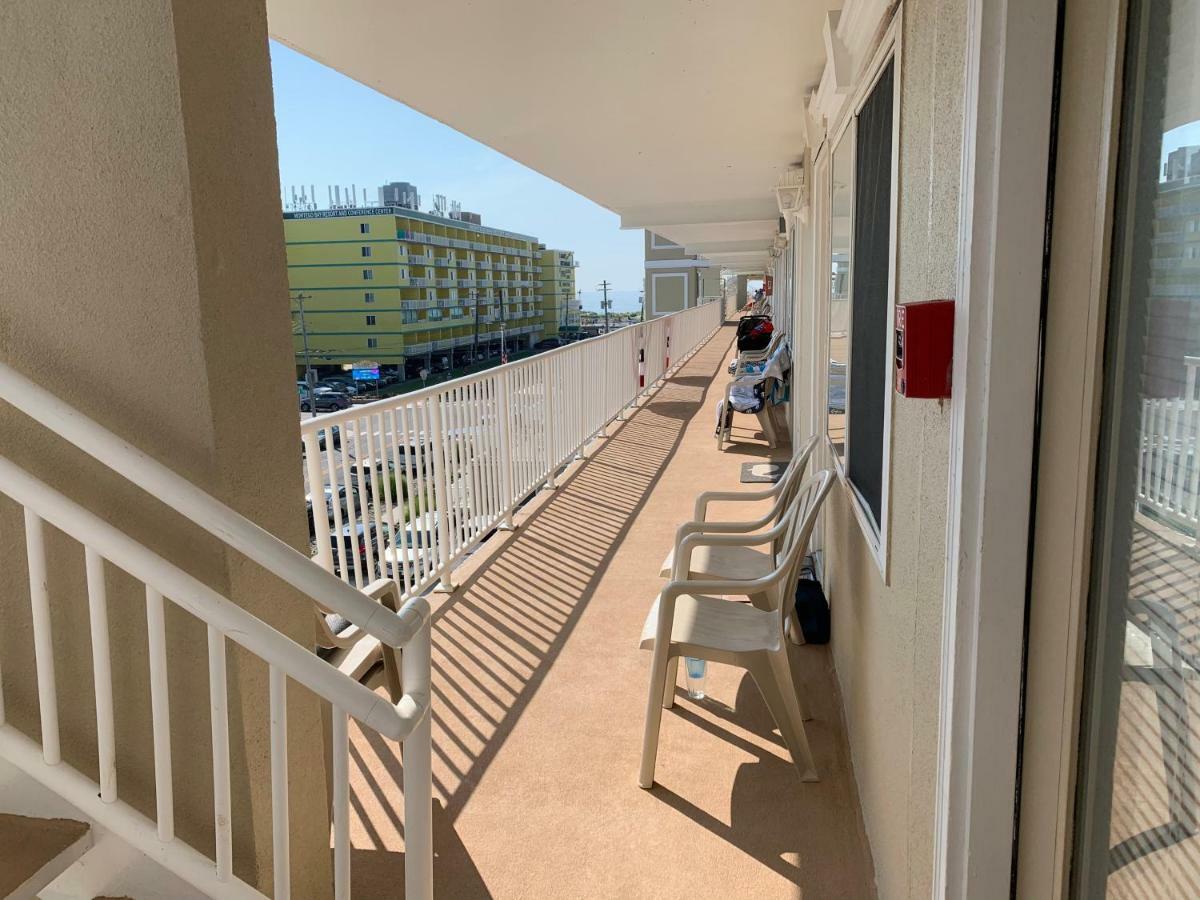 Hotel Surf Song