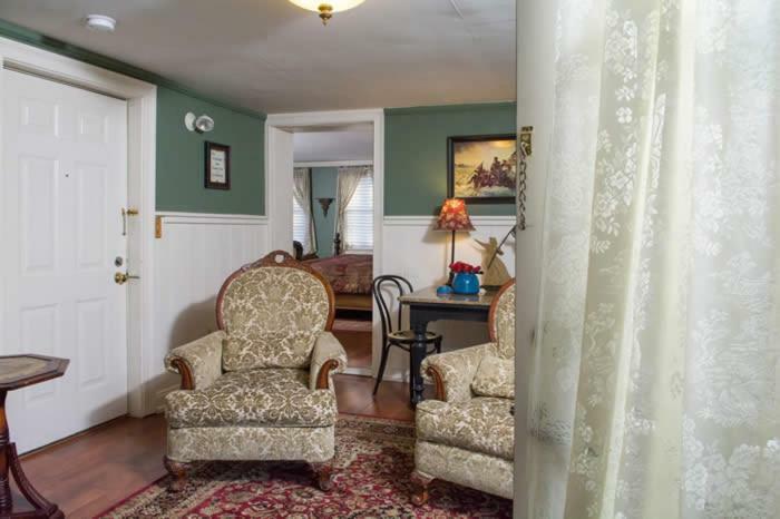 Colonial Bed & Breakfast Smithville
