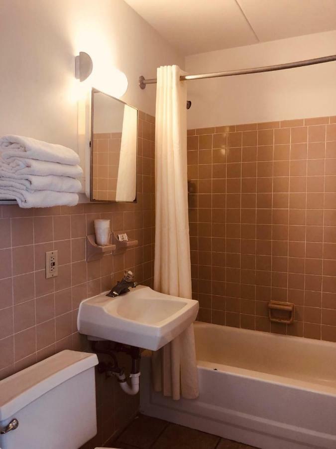 Ocean Sands Motel 2*
