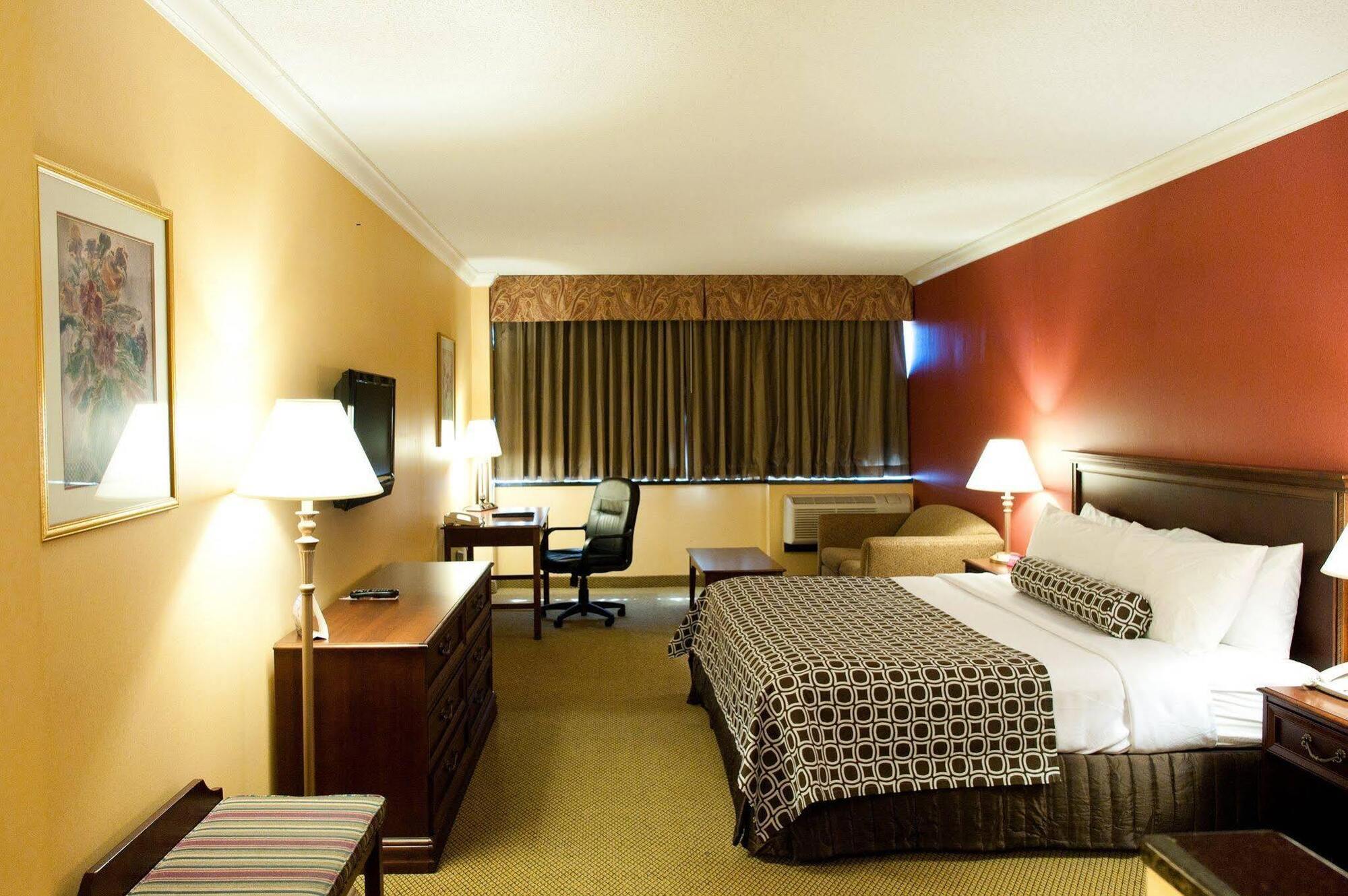 Crowne Plaza By Ihg Hotel 4*
